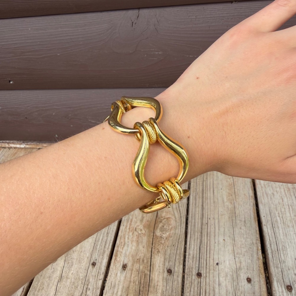 Vintage Modernist Fluid Ribbon Loop Bracelet Bright Gold Polish Chunky